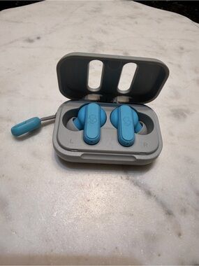 Skullcandy True Wireless Earbuds in Blue with Charging Case